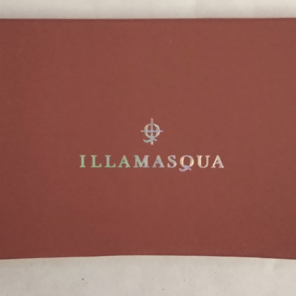 Illamasque Unveiled Artistry eyeshadow palette